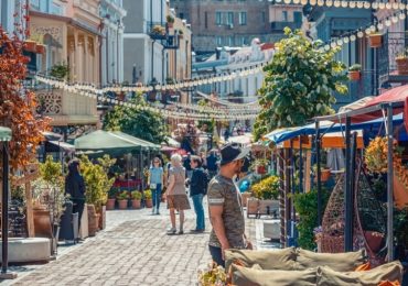 Hangi ülke turistleri Gürcistanda en çok para harcıyor ve fazla gece geçiriyor