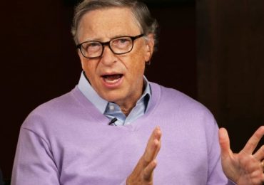 Bill Gates says the US missed its chance to avoid coronavirus shutdown and businesses should stay closed