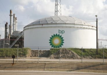 BP to cut 10,000 jobs because of oil price crash