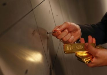 Russia, World’s Biggest Buyer of Gold, Will Stop Purchases