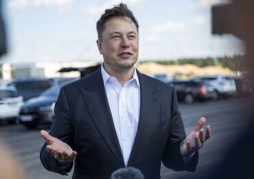 Elon Musk Says He Once Approached Apple CEO About Buying Tesla