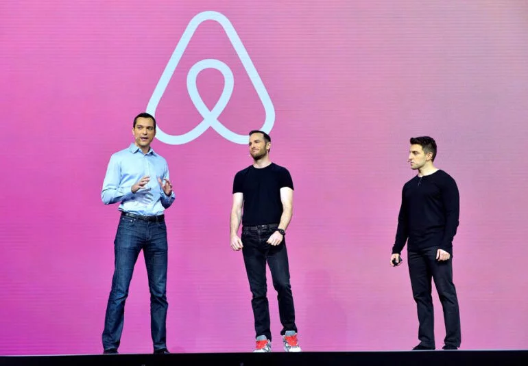 Airbnb-ის სამი დამფუძნებელი აქციების პირველადი საჯარო განთავსებისთვის (IPO) ემზადება