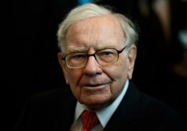 Warren Buffett sells JPMorgan Chase stock and buys Verizon