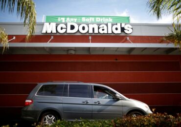 McDonald's ties executive bonuses to diversity, releases workforce data