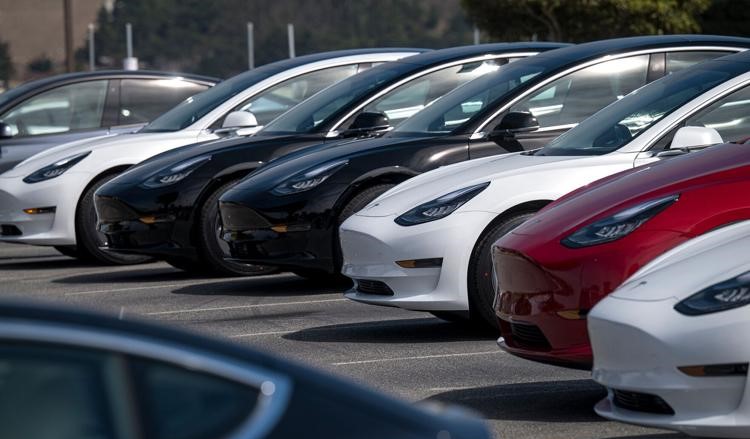 Tesla says you could soon pay for one of its cars with bitcoin