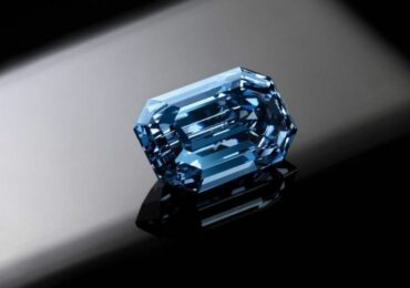 ლურჯი ბრილიანტი „De Beers Blue“ აუქციონზე $57.4 მილიონად გაიყიდა