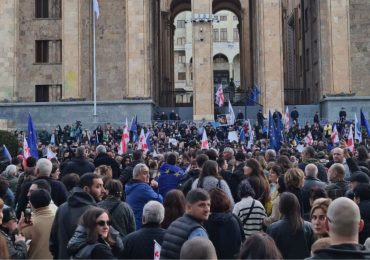 პარლამენტმა „რუსულ კანონს“ პირველი მოსმენით მხარი დაუჭირა