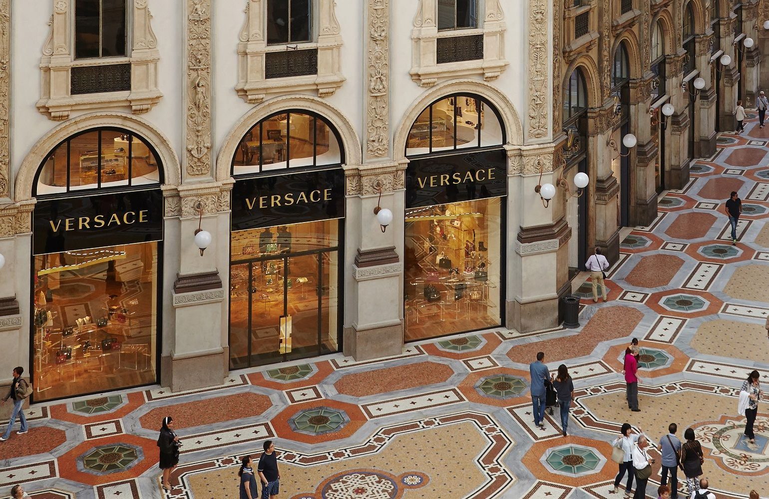 Prada-მ Versace $1.4 მილიარდად შეიძინა